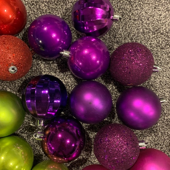 Assorted Ornaments (48) - Picture 7 of 9